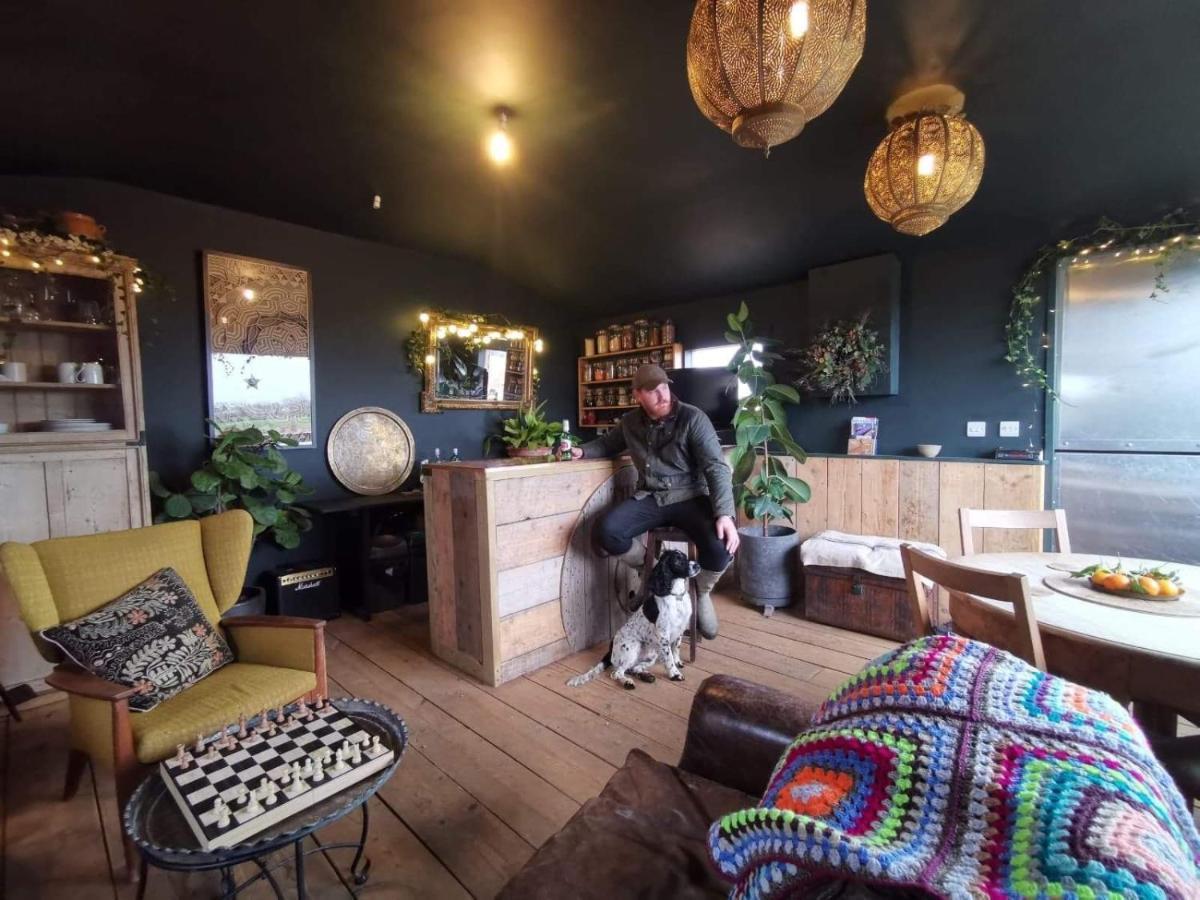 The Oaks Glamping - Magpie Half Shepherds Hut Hotel Colkirk Eksteriør billede